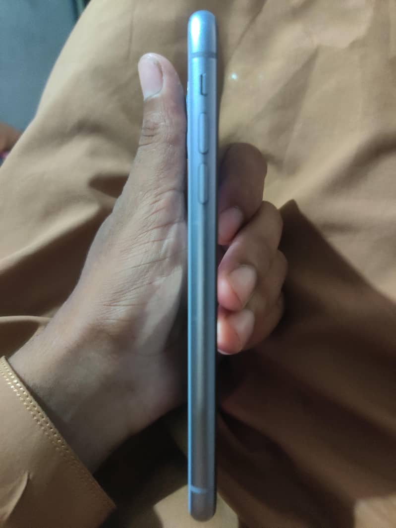 Apple iPhone 11 3