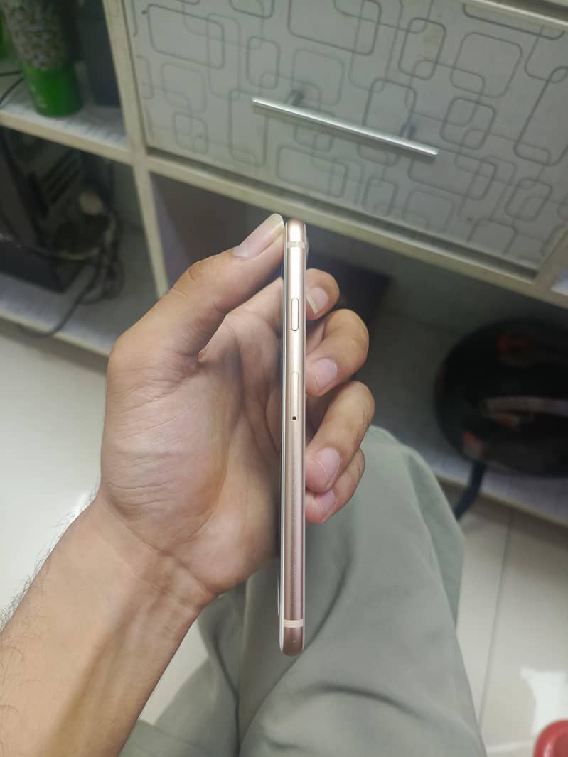 Apple iPhone 8 1