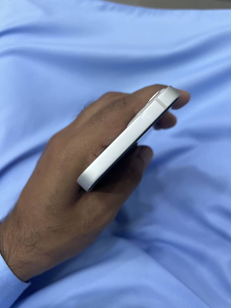 Apple iPhone 13 2