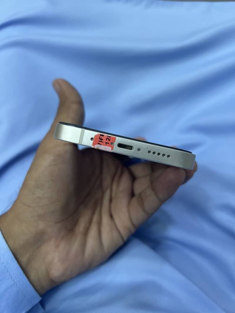 Apple iPhone 13 4