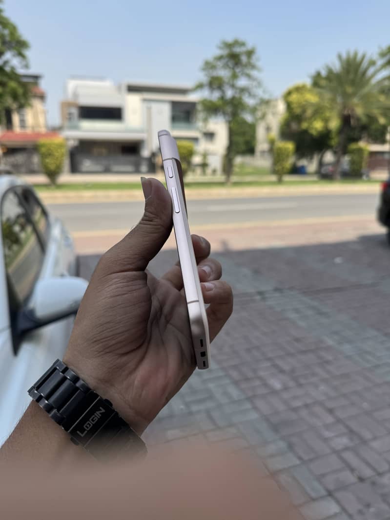 Google Pixel 8 3