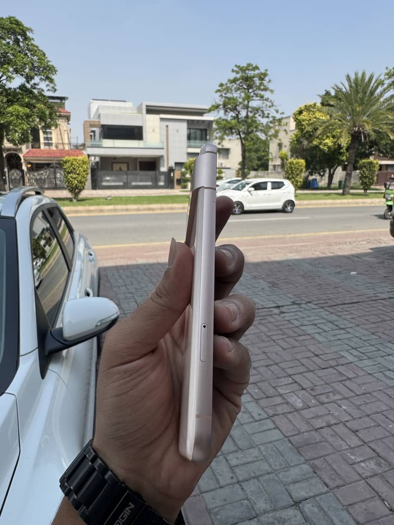 Google Pixel 8 4