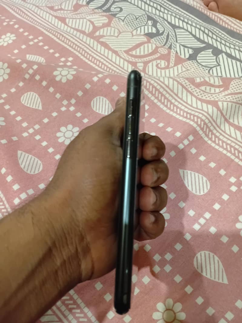 Apple iPhone 11 Pro 3