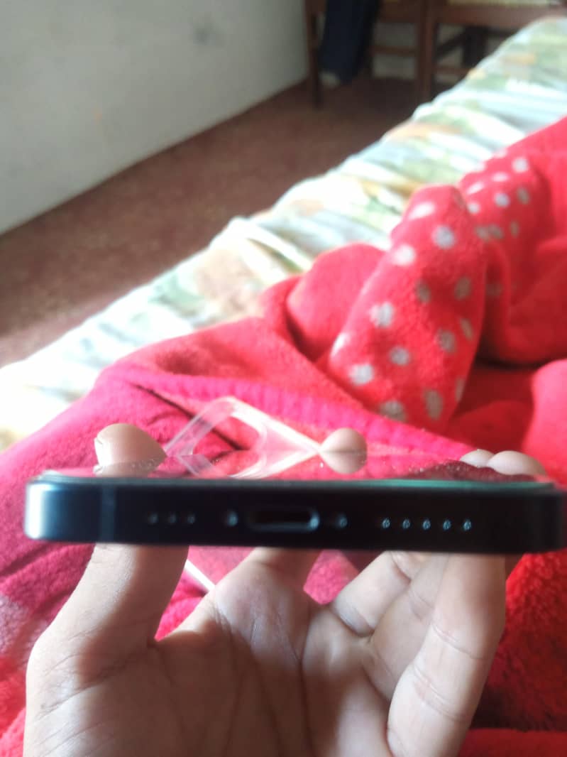 Apple iPhone 12 3
