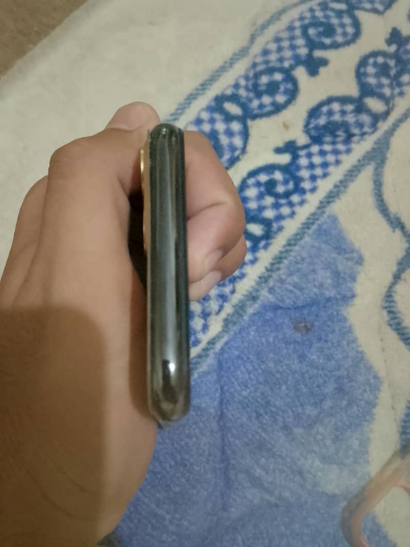 Apple iPhone X 3