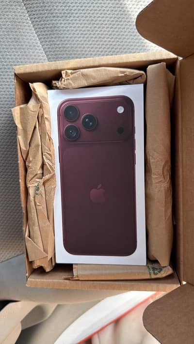 18 Pro Max burgundy 256GB