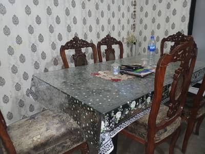 Dining table for sale