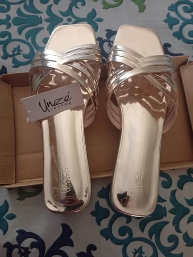 New Unze Chapel( foot wear) – Excellent Condition | Size Issue