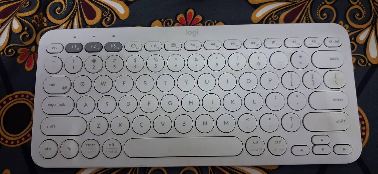 logitech K380 keyboard 3
