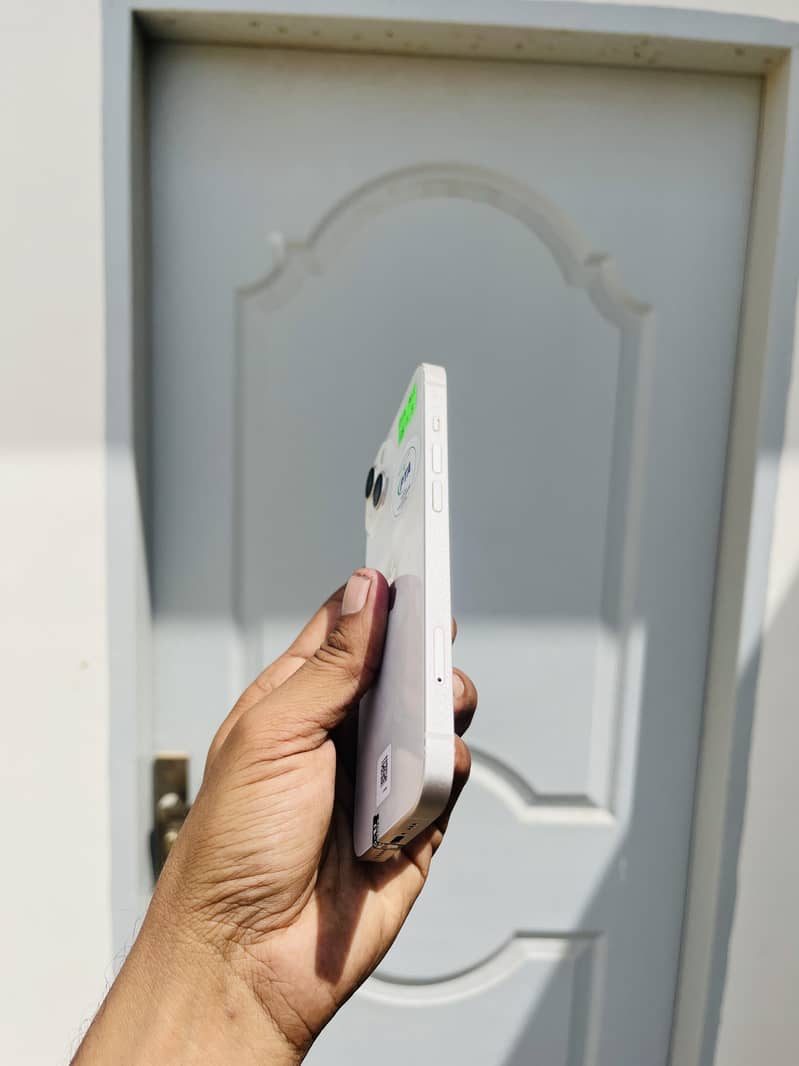 Apple iPhone 13 5
