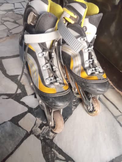 roller skates showes