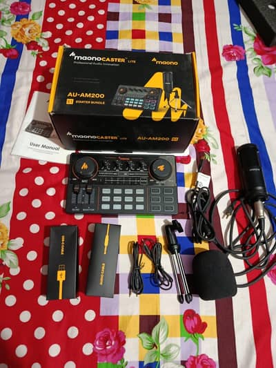 Maono AU-AM200 B1 Starter Bundle, just like brand new