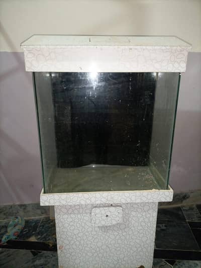 Aquarium with accessories