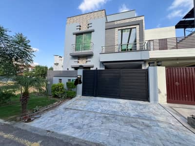 I'M SELLING A 5 MARLA SLIGHTLY USED HOUSE LIKE BRAND NEW. BAHRIA ORCHARD LAHORE PHASE 2. G-BLOCK