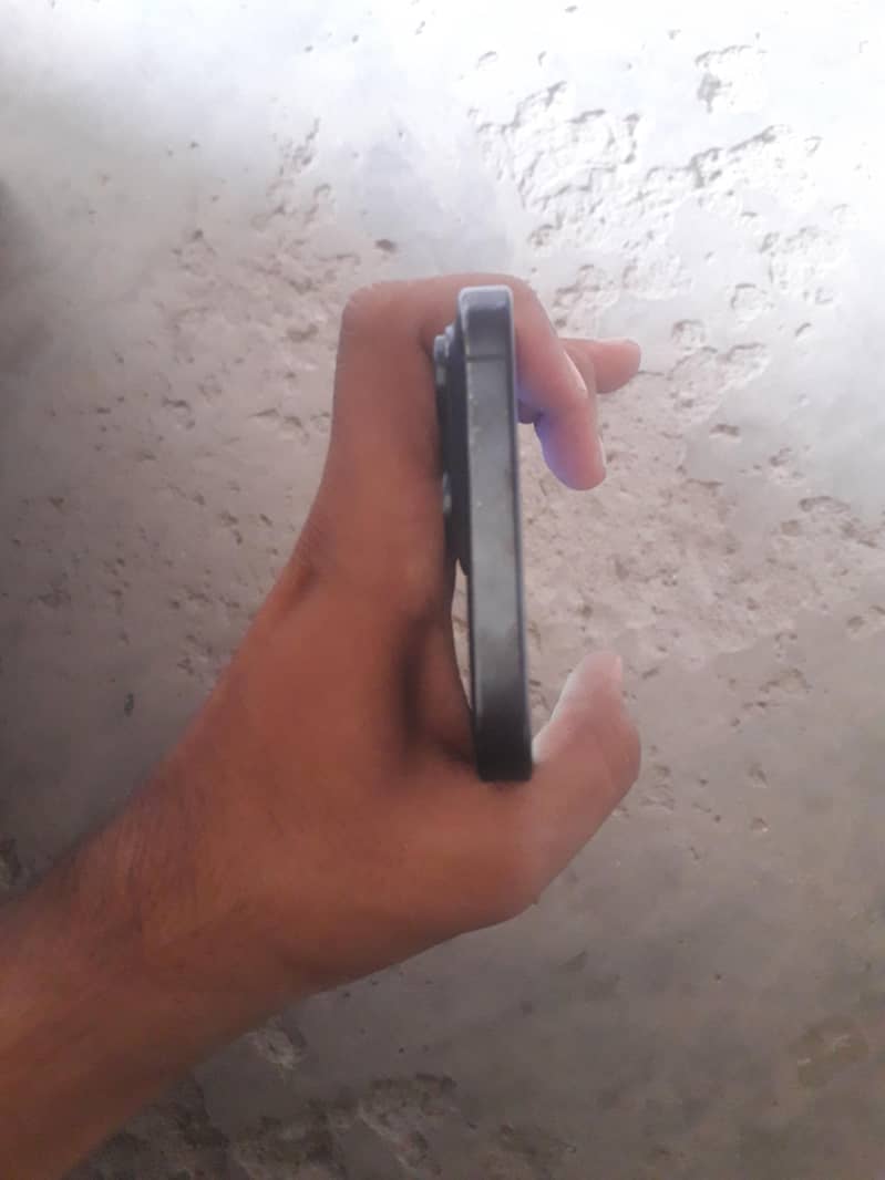 Apple iPhone 15 Pro Max 4