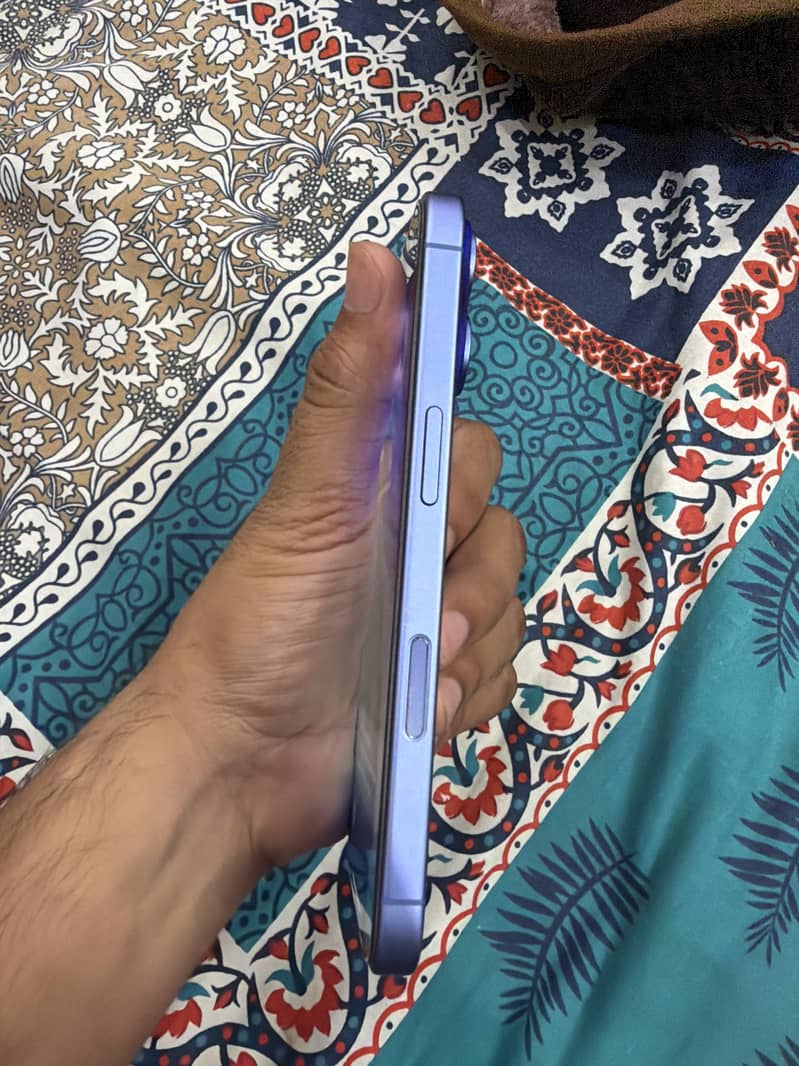 Apple iPhone 16 1