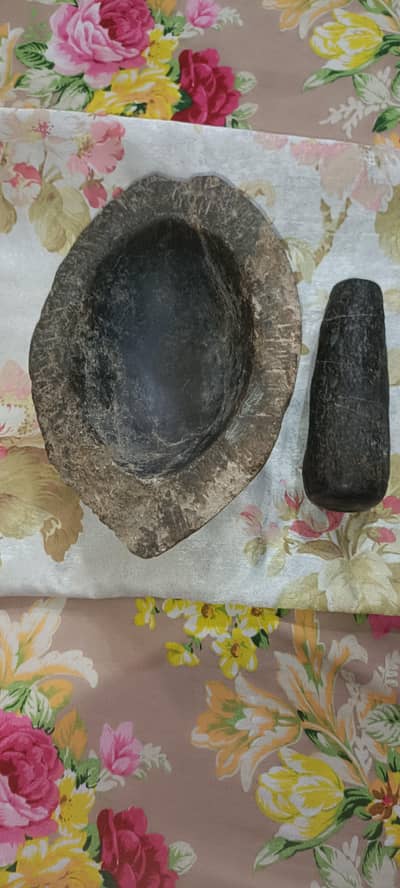 surwattu (surname peesewala 250 Saal Purana pathar)