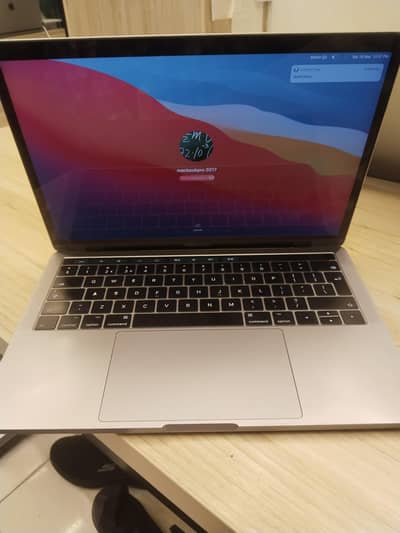 Mac book pro 16 gb ram 512 gyb memory  2017 . . i5