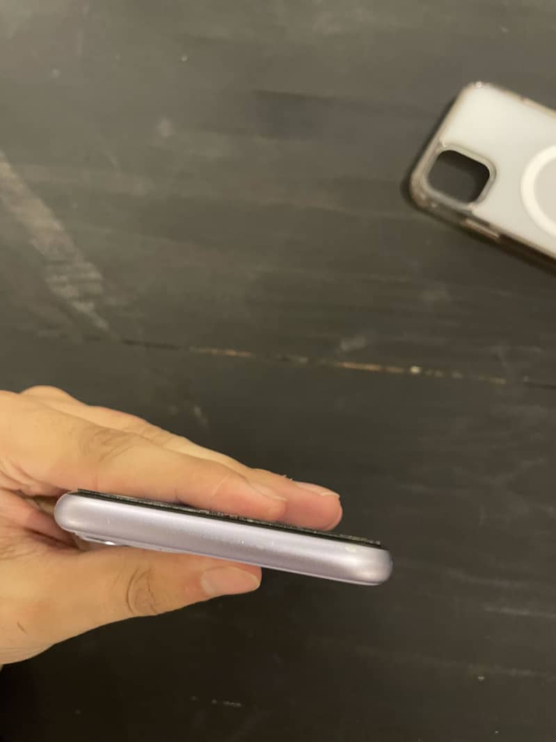 Apple iPhone 11 4
