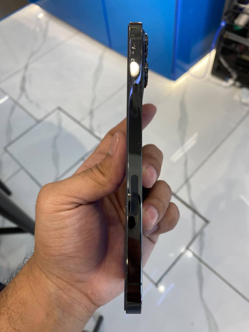 Apple iPhone 13 Pro Max 2