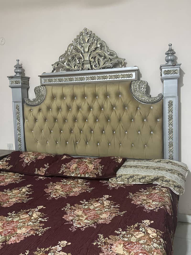 King sized bed set  with dressing table 1