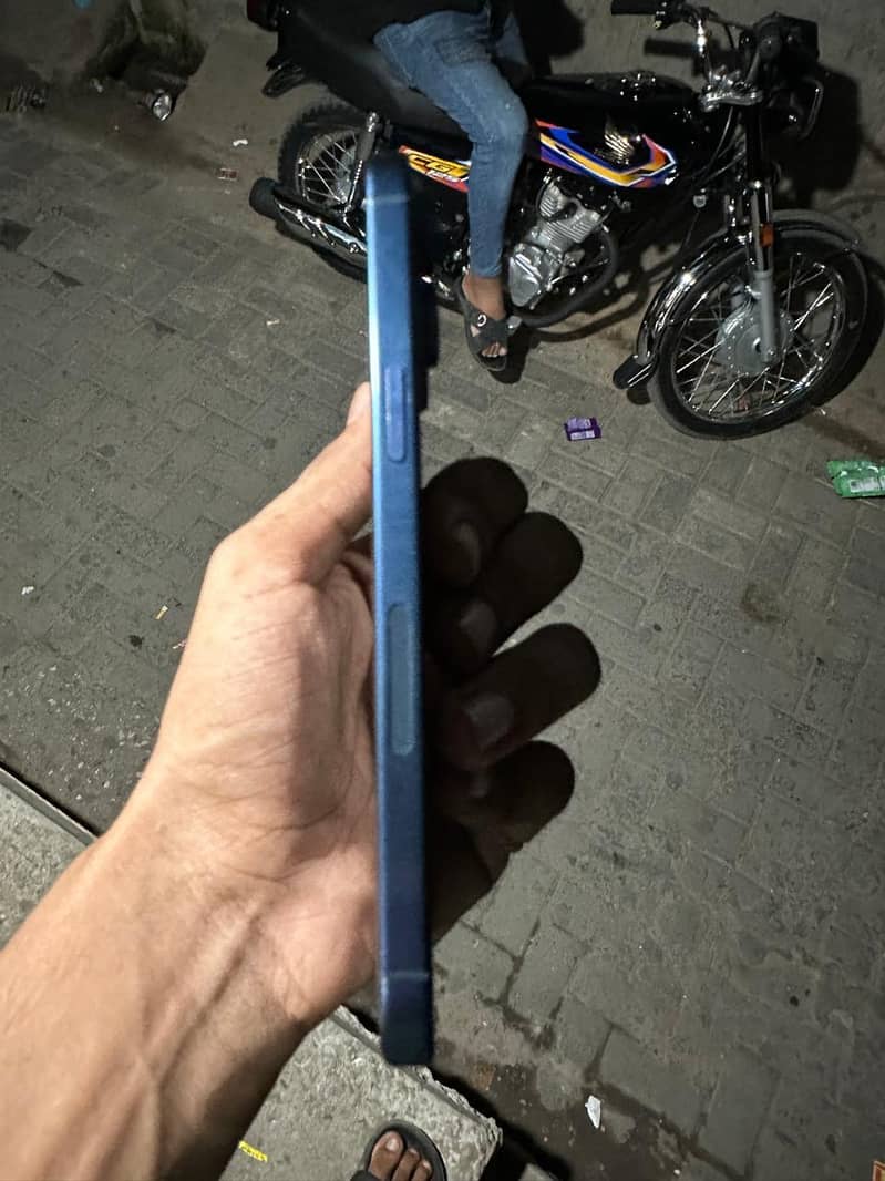 Apple iPhone 15 Pro Max 2