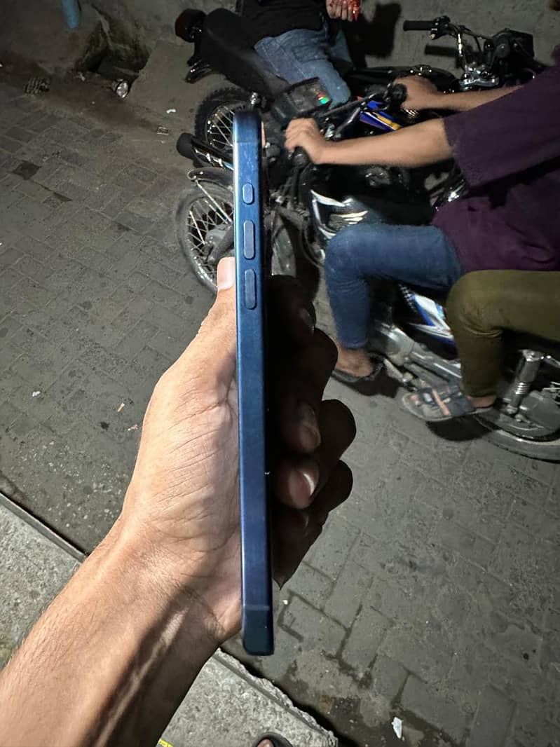 Apple iPhone 15 Pro Max 5