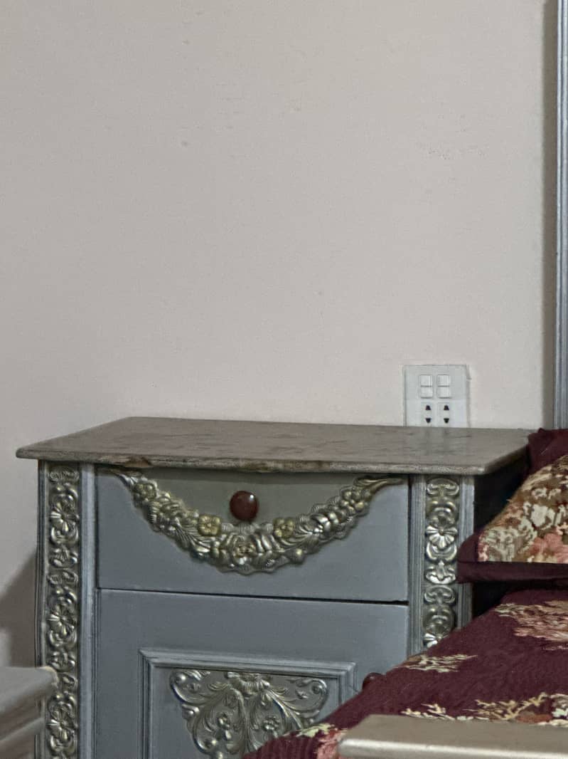 King sized bed set  with dressing table 3