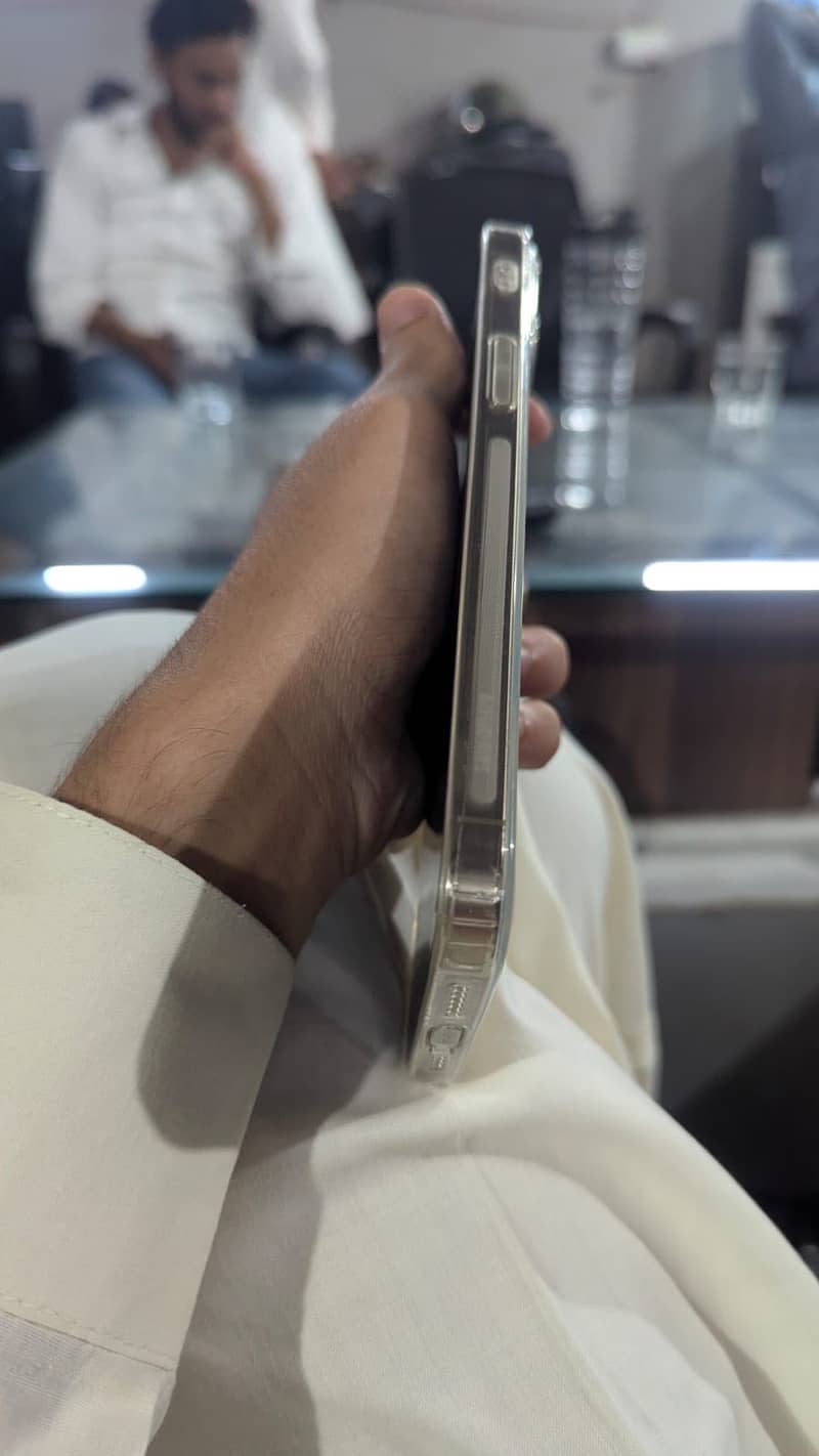 Apple iPhone 13 Pro Max 1