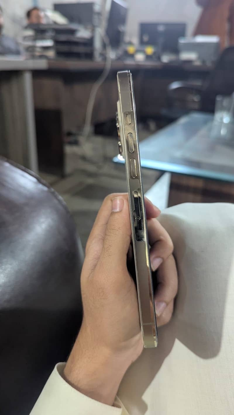 Apple iPhone 13 Pro Max 4