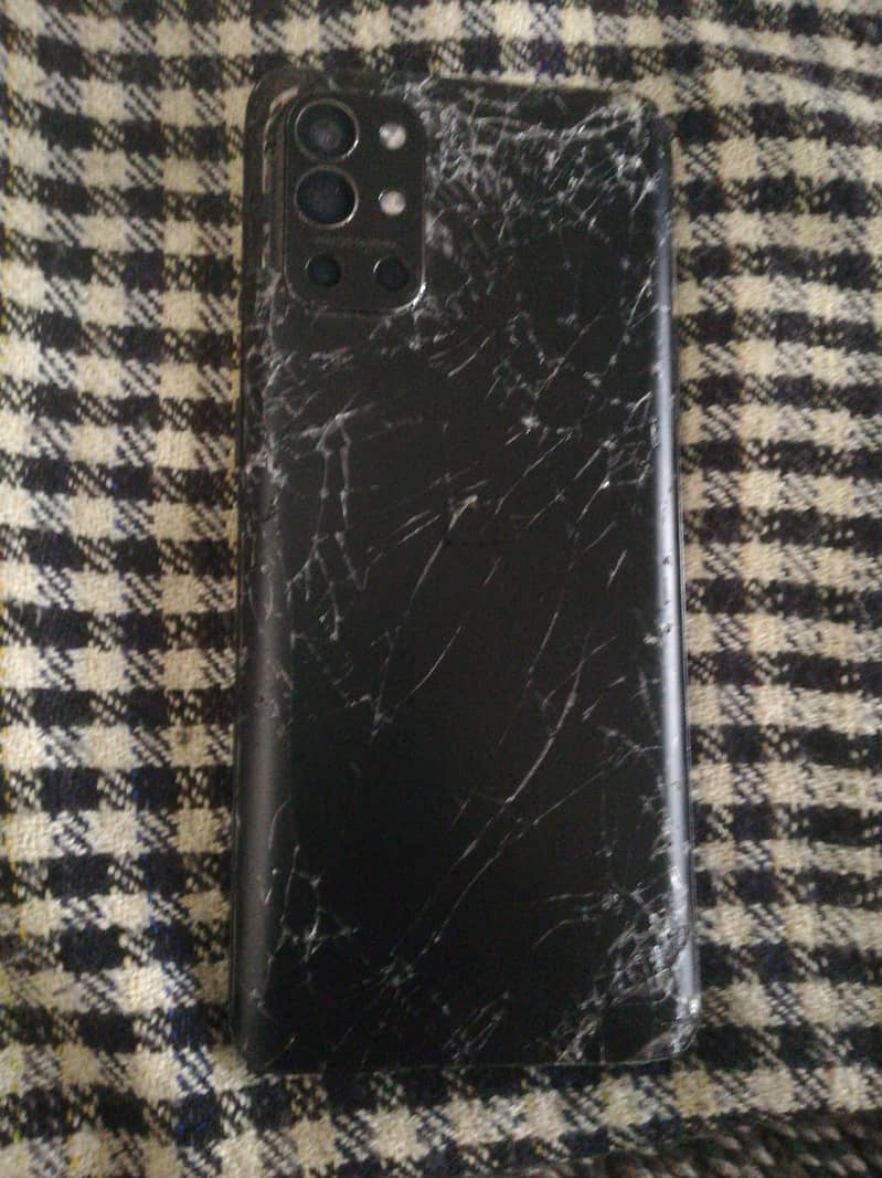 One Plus 9R 1