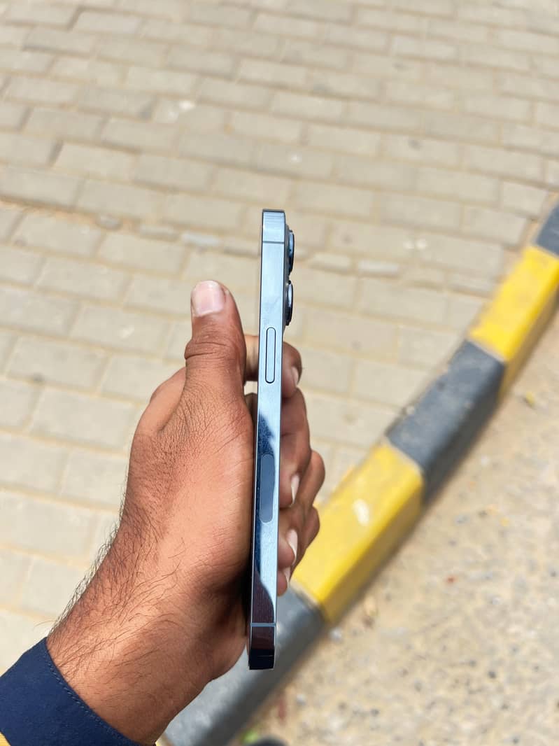 Apple iPhone 13 Pro 2