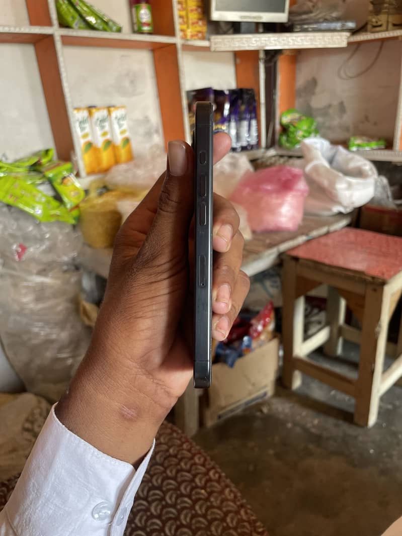 Apple iPhone 15 Pro 1