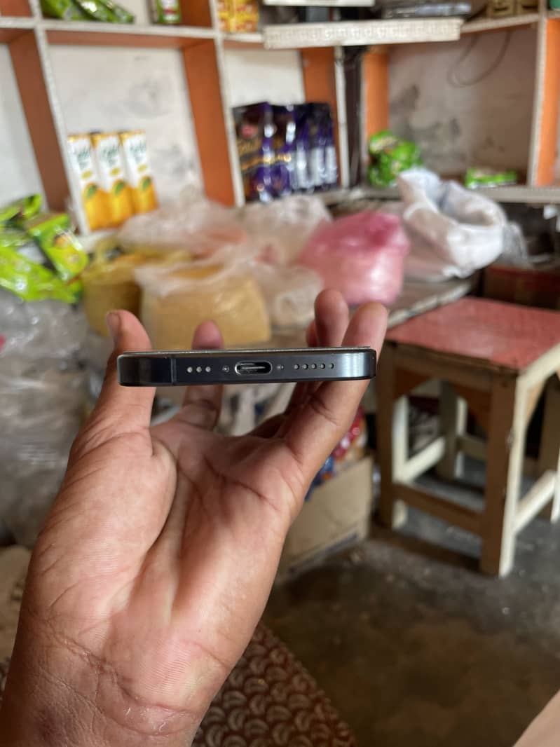 Apple iPhone 15 Pro 3