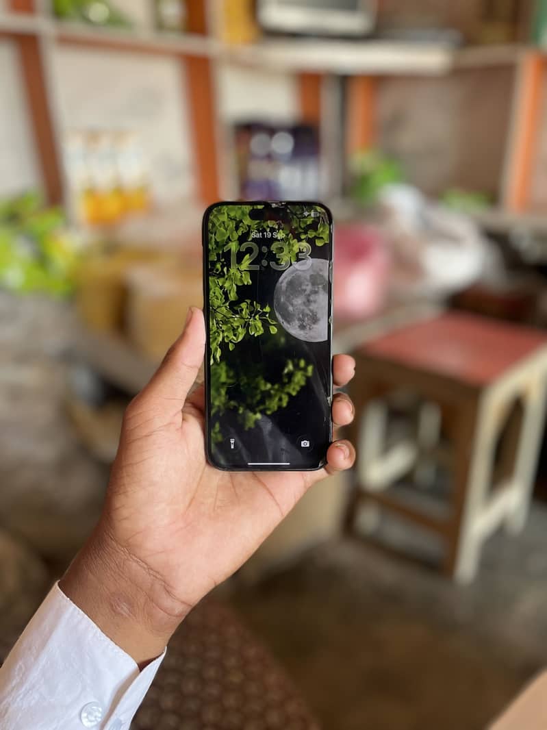 Apple iPhone 15 Pro 4
