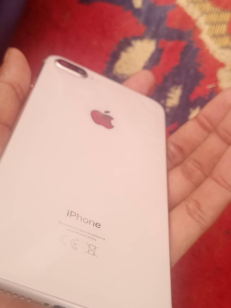 Apple iPhone 8 Plus 3