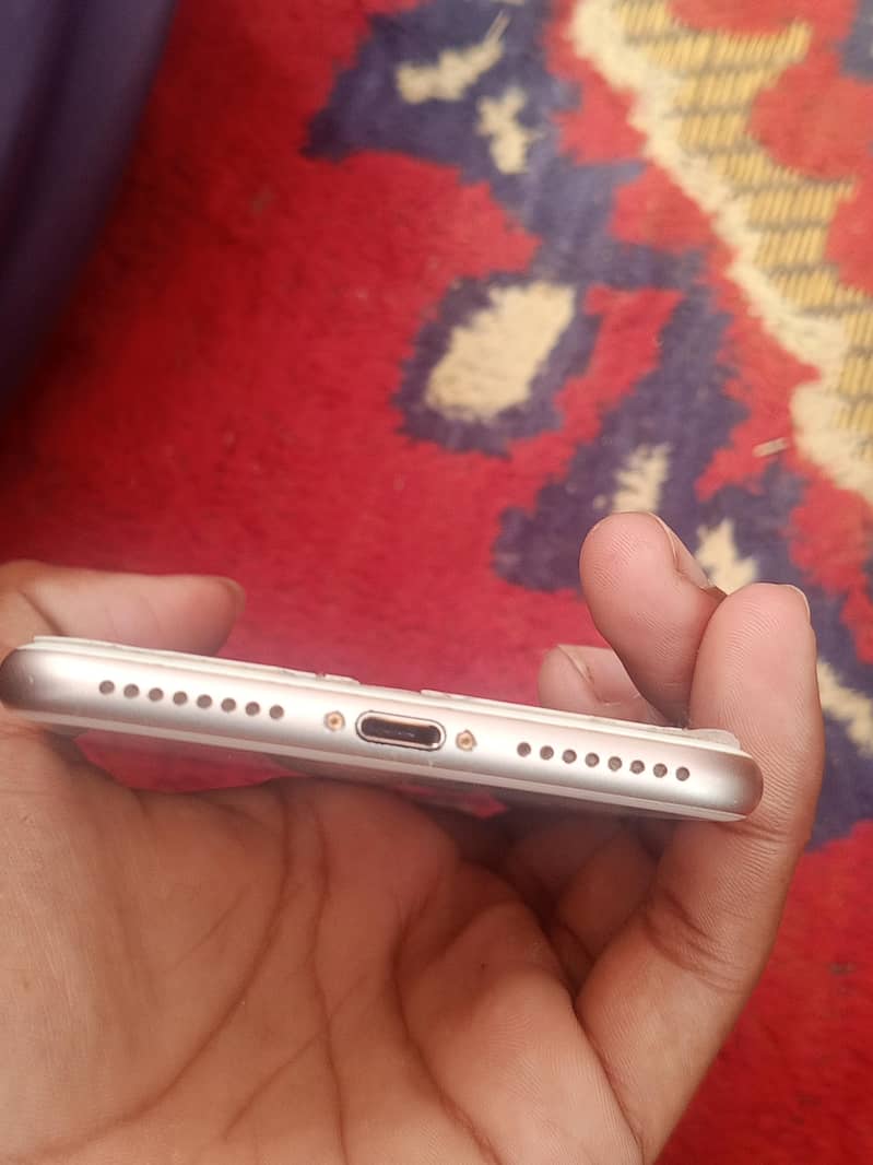 Apple iPhone 8 Plus 5