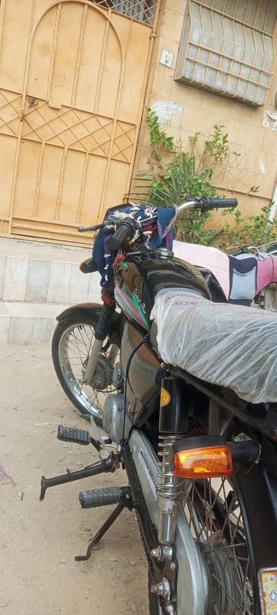 United ki bike hai 100cc hai Alok 10/10 condition gadi mein koi kaam