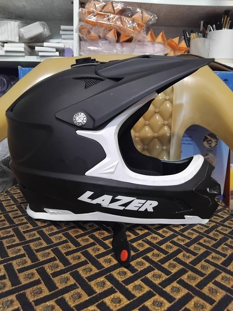 Helmet 0