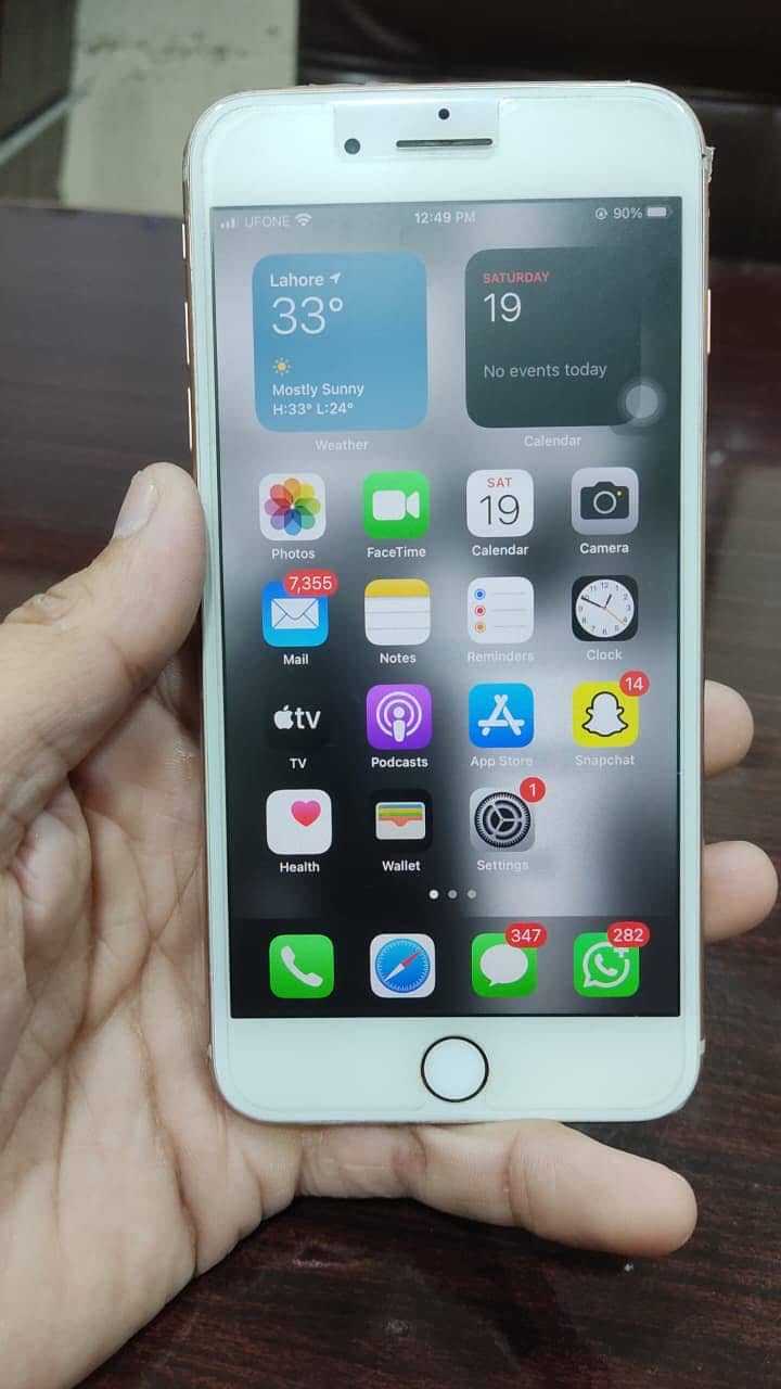 Apple iPhone 8 Plus 3