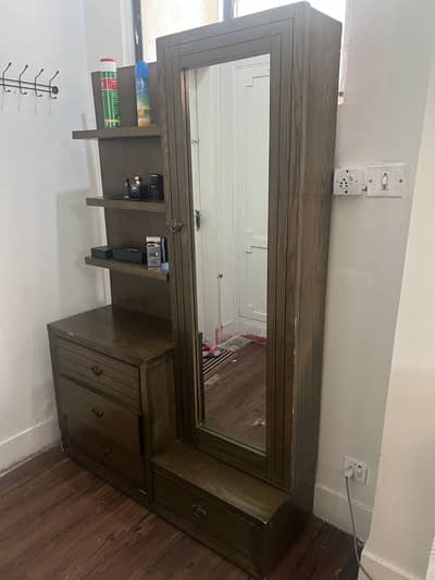 USED DRESSING TABLE RS 7000 ONLY
