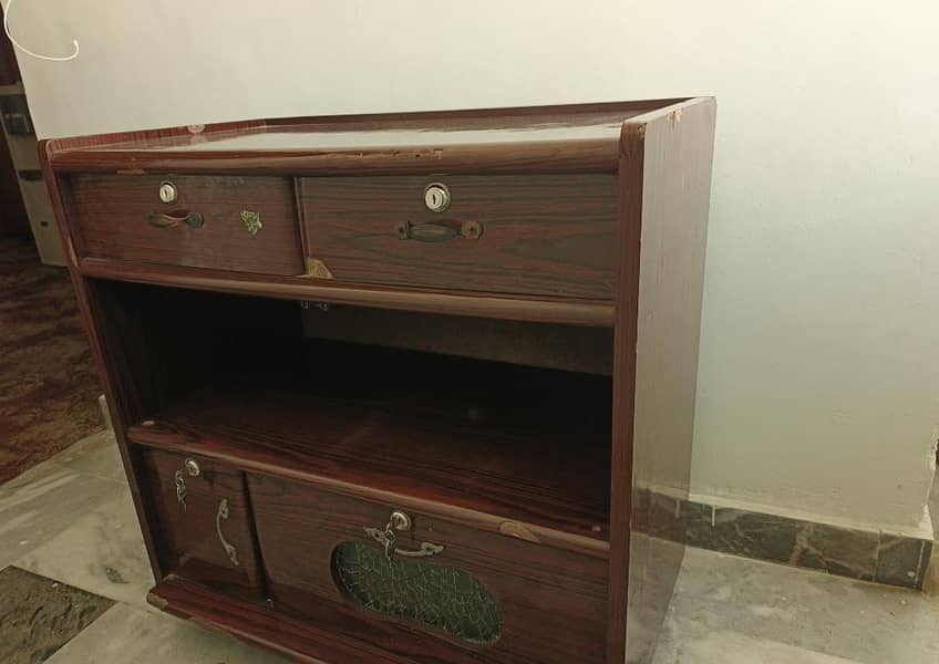 DRESSING TABLE 1
