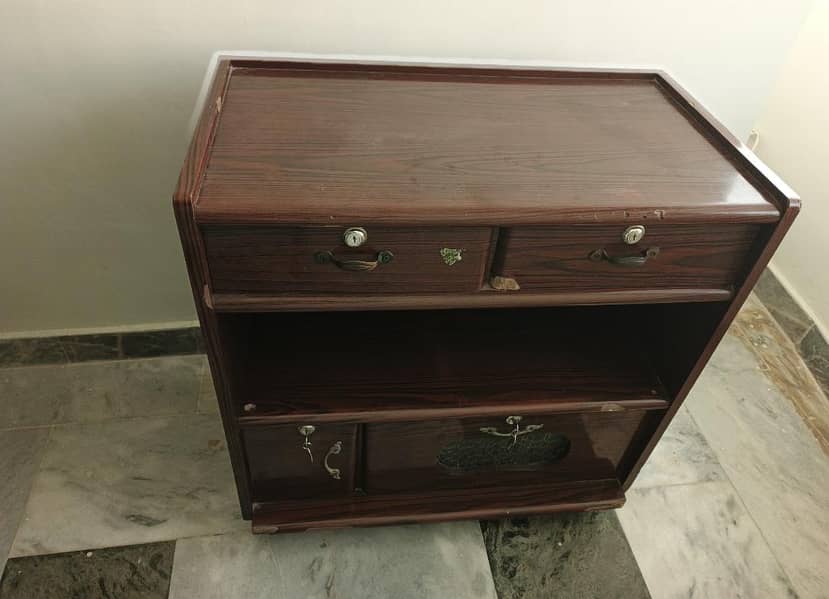 DRESSING TABLE 2