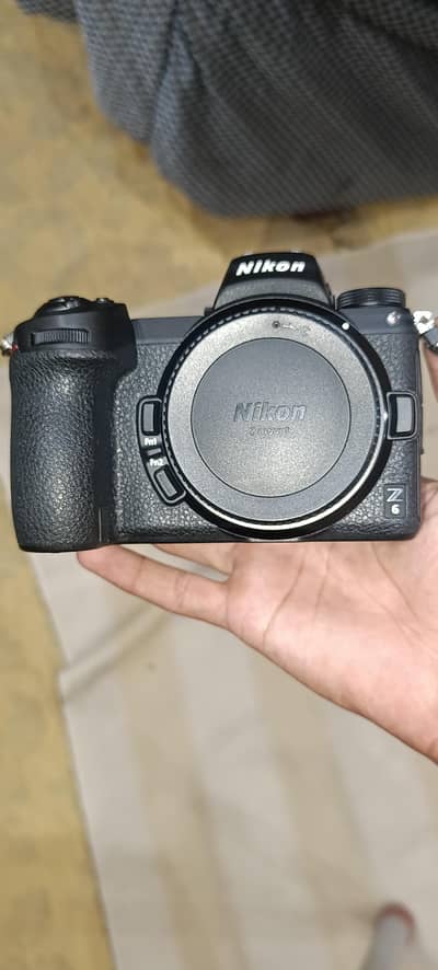 Nikon z60 with box
