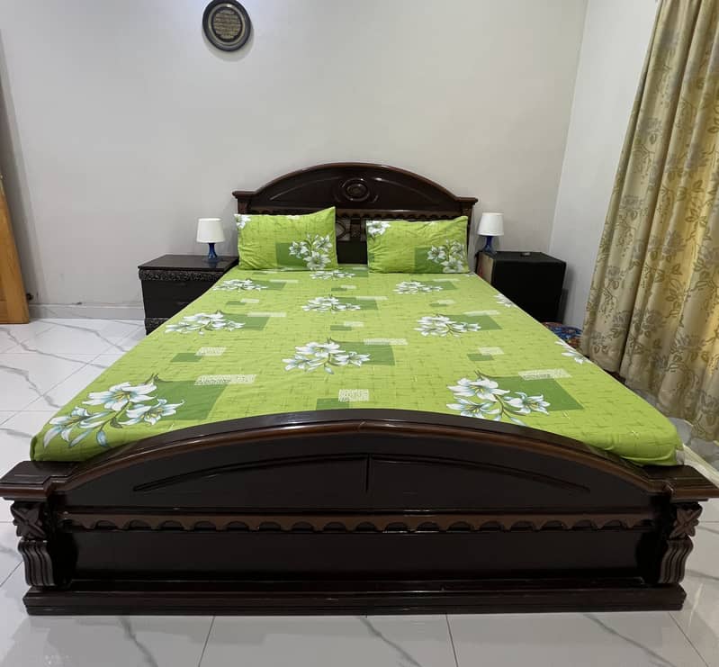 Double Bed with 1 Side table 0