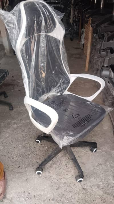 High back office revolving chairs. Brand new. Quality chairs