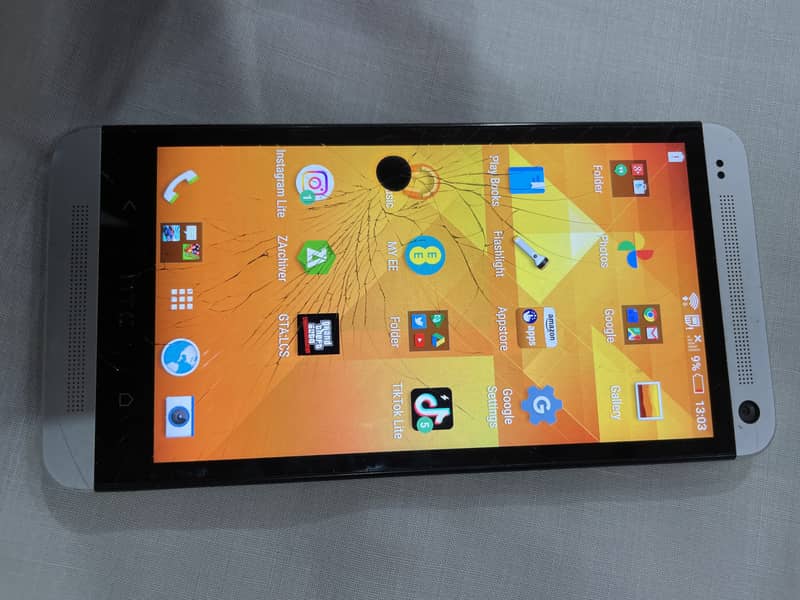 HTC One 0