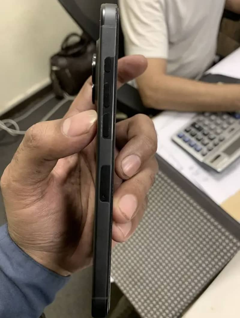 Apple iPhone 16 Pro Max 1