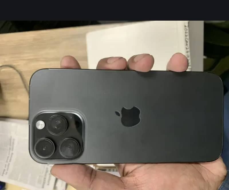 Apple iPhone 16 Pro Max 6