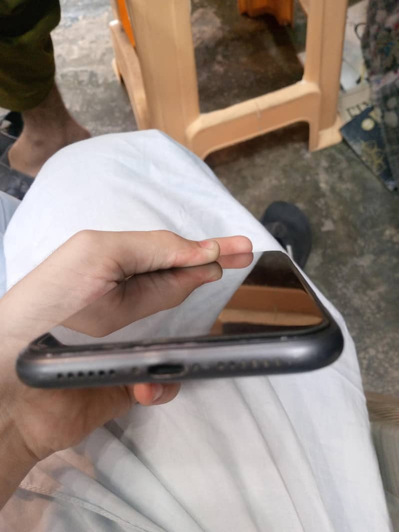 Apple iPhone 11 4